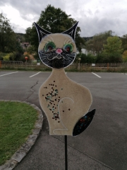 Katze weiß aus Fusingglas, Höhe 35cm, Breite 17cm, reine Handarbeit u. wetterbeständig, mit Metallstab 2 tlg.